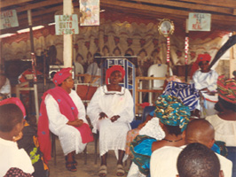 GOAT THAT ENTER EGG SELLERS SHOP...... IT NEEDS PATIENCE